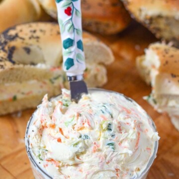 An easy vegetable cream cheese for a bagel breakfast. This recipe is great for parties and entertaining, especially breakfast and brunch!