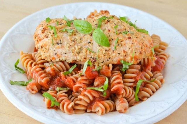 Easy Parmesan Garlic Chicken & Pasta Quick and Easy Recipe. Looking for great Chicken recipes? This is a must make, moist and juicy chicken breasts in less than 30 minutes! www.courtneyssweets.com