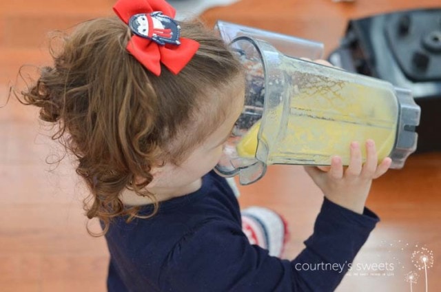 Inside Out Healthy Breakfast Smoothie Recipe that's super easy to make! Simple and delicious recipe for kids in the kitchen. #MiniChefMondays www.courtneyssweets.com