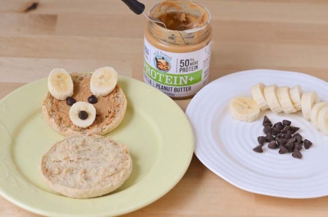 Teddy Bear English Muffins - Easy Kid Friendly Breakfast Recipe #MiniChefMondays www.courtneyssweets.com