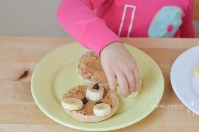 Teddy Bear English Muffins - Easy Kid Friendly Breakfast Recipe #MiniChefMondays www.courtneyssweets.com