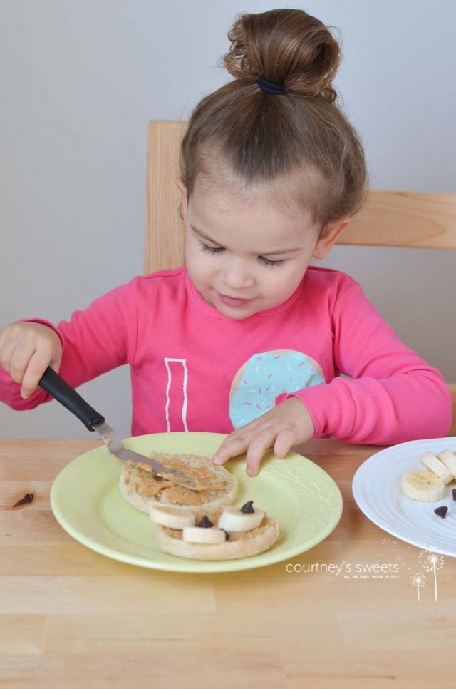 Teddy Bear English Muffins - Easy Kid Friendly Breakfast Recipe #MiniChefMondays www.courtneyssweets.com