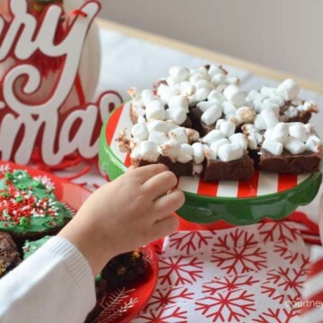 Holiday Baking Shop, a fun take on the traditional cookie swap this holiday season. www.courtneyssweets.com