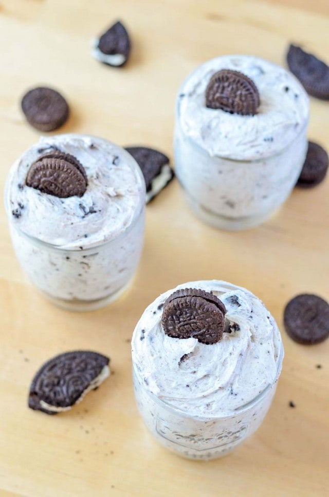 No Bake Oreo Cheesecake Recipe - a delicious dessert in less than 10 minutes!