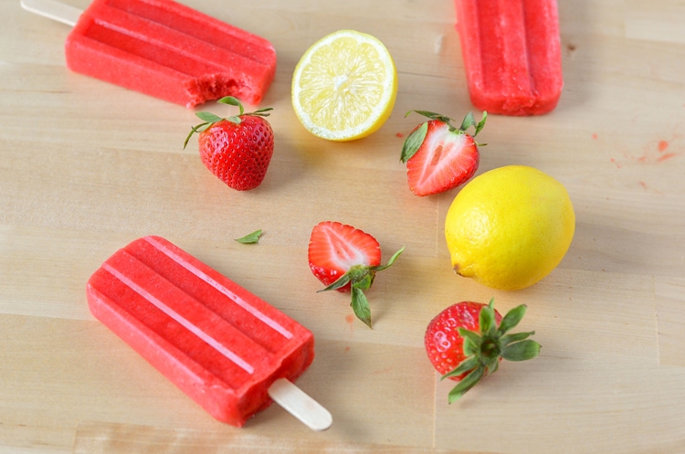 Strawberry Lemonade Ice Pops for Mini Chef Mondays! Real food for a healthy dessert.