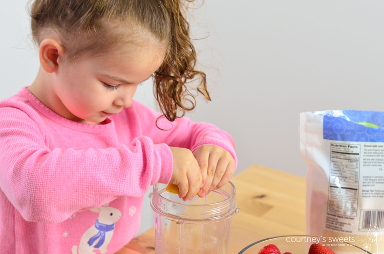 Strawberry Lemonade Ice Pops for Mini Chef Mondays! Real food for a healthy dessert. 