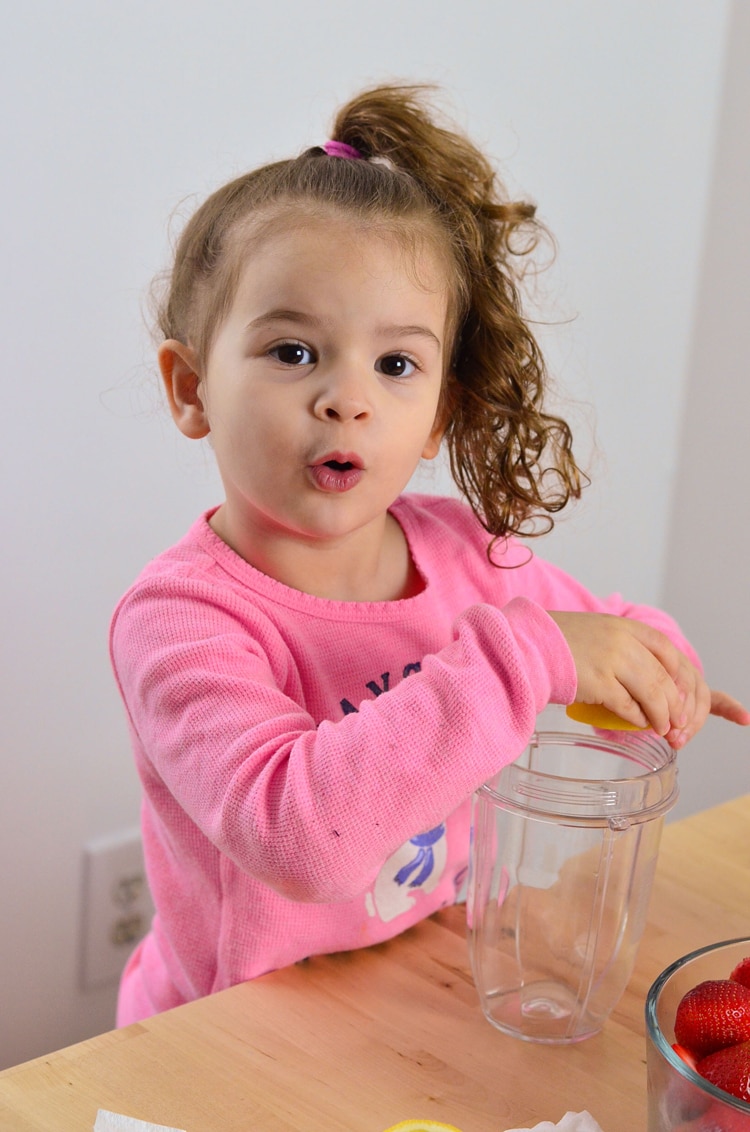 Strawberry Lemonade Ice Pops for Mini Chef Mondays! Real food for a healthy dessert. 