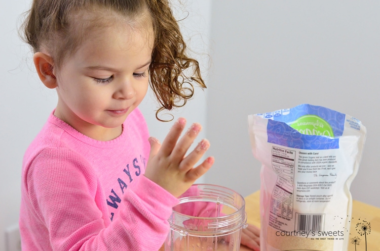 Strawberry Lemonade Ice Pops for Mini Chef Mondays! Real food for a healthy dessert. 