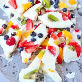  Mini Chef Mondays Recipe! Whole Milk Yogurt, Organic Fresh Fruit, this Frozen Yogurt Fruit Bark is packed with nutritious ingredients making it a great snack option. Healthy Food Dessert Recipe for the entire family to enjoy!