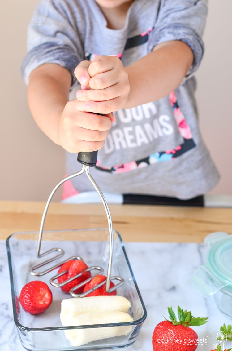 This healthy Strawberry Banana Yogurt Recipe is so super simple to make. You could make it in less than 5 minutes! Great recipe for back to school! Mini Chef Mondays on www.courtneyssweets.com