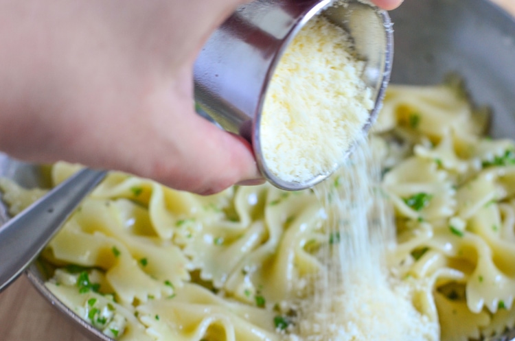 A delicious meal for the whole family to enjoy. Cook this entire meal in less than 40 minutes. Parmesan Garlic Butter Pasta with Barber Foods Chicken Cordon Bleu. Perfect for parties and entertaining.