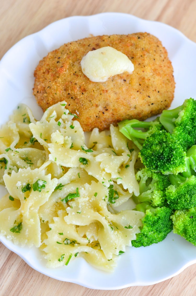 A delicious meal for the whole family to enjoy. Cook this entire meal in less than 40 minutes. Parmesan Garlic Butter Pasta with Barber Foods Chicken Cordon Bleu. Perfect for parties and entertaining.