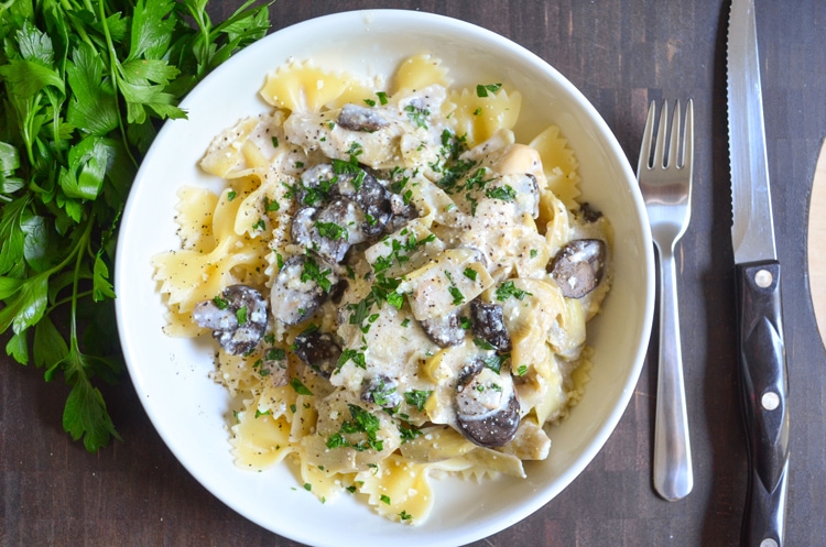 Creamy Slow Cooker Chicken with Mushrooms and Artichokes - Courtney's ...