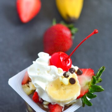Banana Split Pudding Snack Pack! A fun and delicious after school snack for kids when they're tired from a long day. Make this quick and easy snack for after school or even after dinner for dessert.