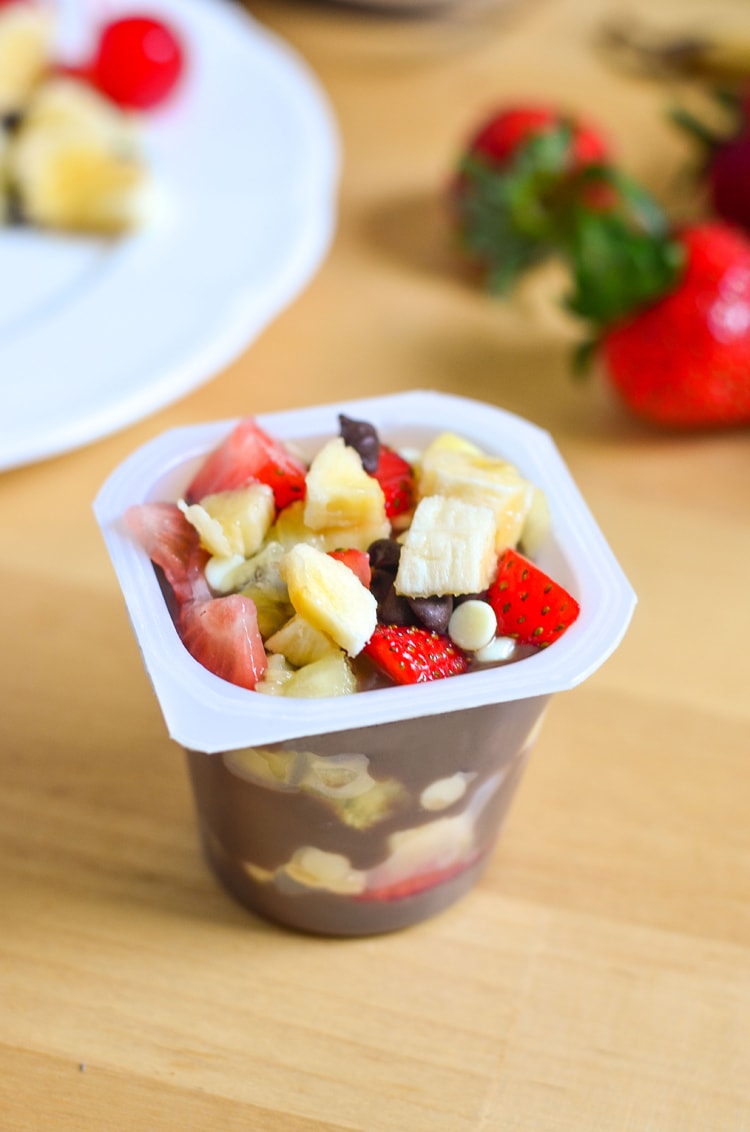 Banana Split Pudding Snack Pack! A fun and delicious after school snack for kids when they're tired from a long day. Make this quick and easy snack for after school or even after dinner for dessert. 