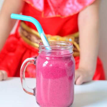 Try our super simple, kid-friendly Dragon Fruit Smoothie Recipe inspired by Elena of Avalor! Our mini chef loves to make smoothie recipes and she loves her new book from Disney with Elena of Avalor, she's their first Latina Princess! 