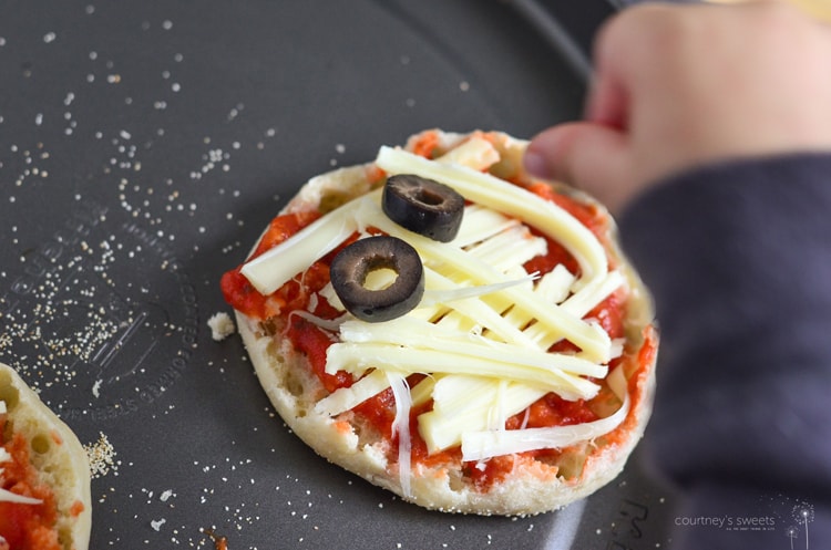 Our mini mummy pizza pie is a great way to get into Mini Chef Mondays with your child and celebrate with a Halloween recipe!