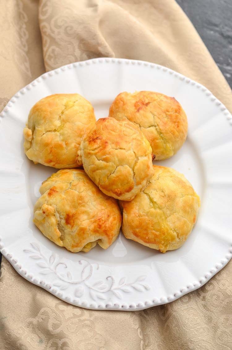 mini pies with broccoli potato and cheddar