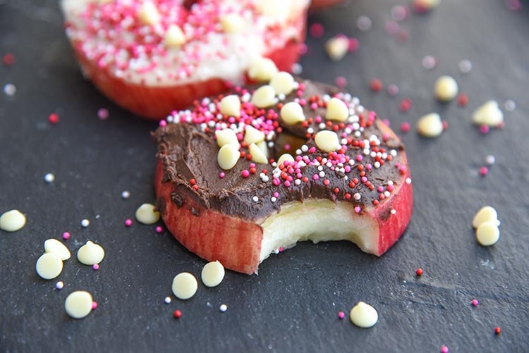 Mini Chef Mondays Easy Apple Donut Recipe for kids! Easy healthy snack using sprinkles for your favorite no bake holiday treats. 