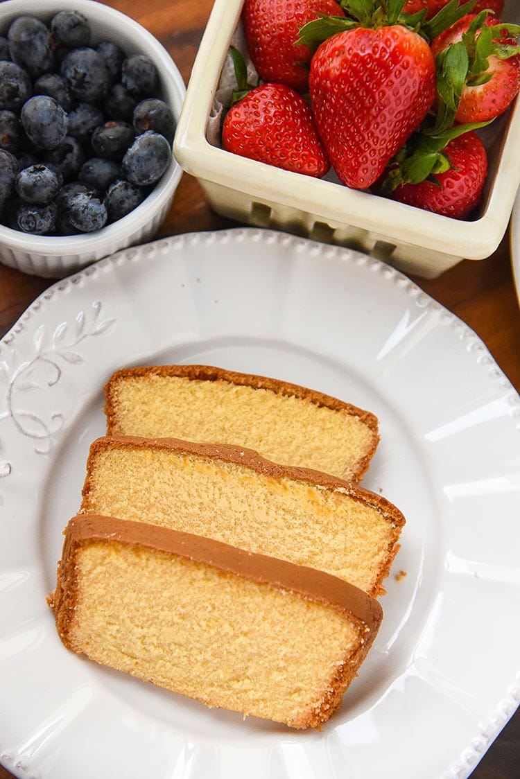 Simple and fun Mother's Day Brunch Breakfast that is kid friendly for mom and little ones. Bagel Breakfast and brunch strawberry pound cake dessert.