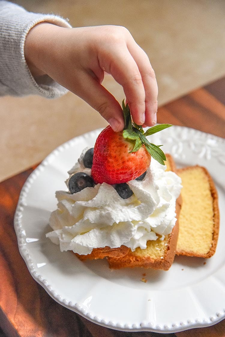 Simple and fun Mother's Day Brunch Breakfast that is kid friendly for mom and little ones. Bagel Breakfast and brunch strawberry pound cake dessert.