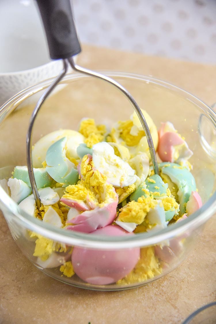 how do you make egg salad fun with real food coloring