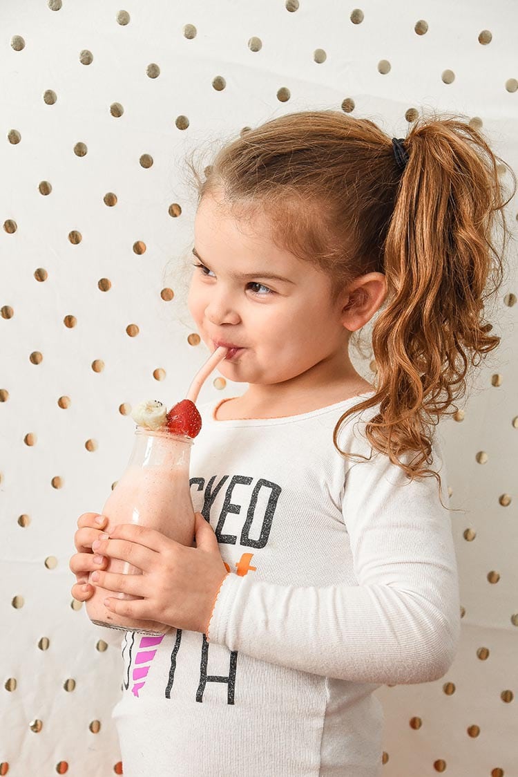 This strawberry banana smoothie with yogurt is a fun smoothie recipe for kids. Make this for your Mini Chef on Mini Chef Mondays or even let them make it themselves!