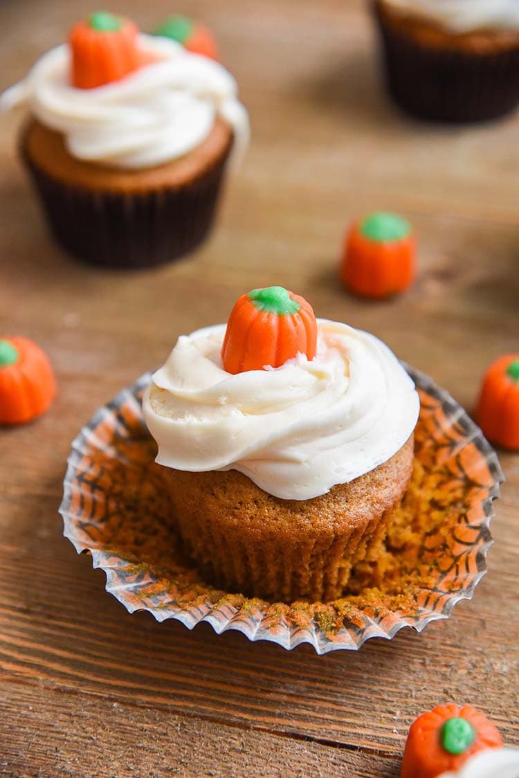 Pumpkin Cupcakes Recipes with Cream Cheese Frosting