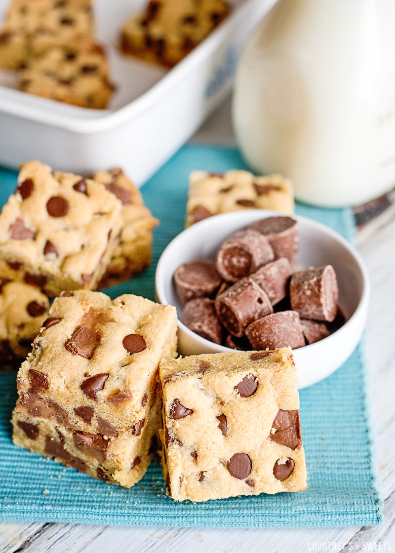 chocolate chip cookie bars on a teal napkin and rolos in a bowl